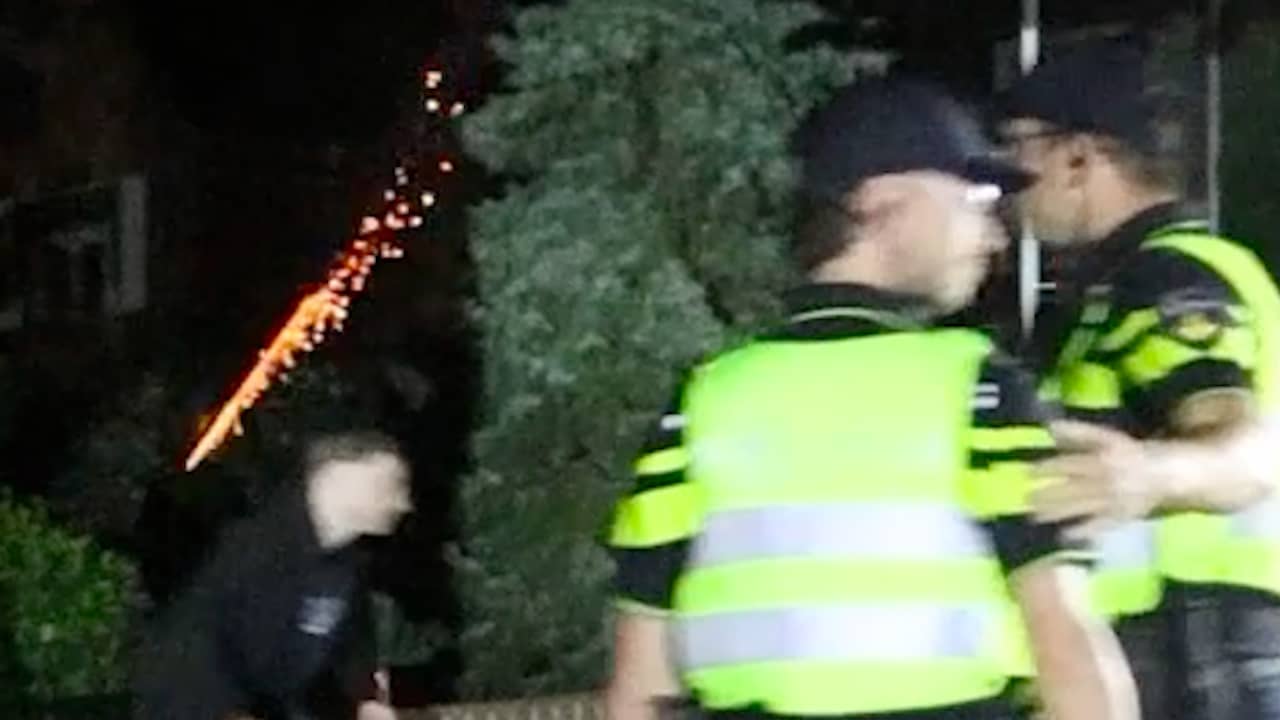 Vuurwerk naar politie en gesneuvelde ruiten bij asieldemonstratie in Rhenen
