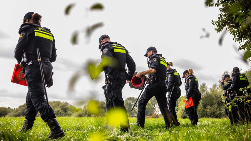 Foto bij ME vindt meerdere wapens in zaak Overasselt, link met geweld wordt onderzocht