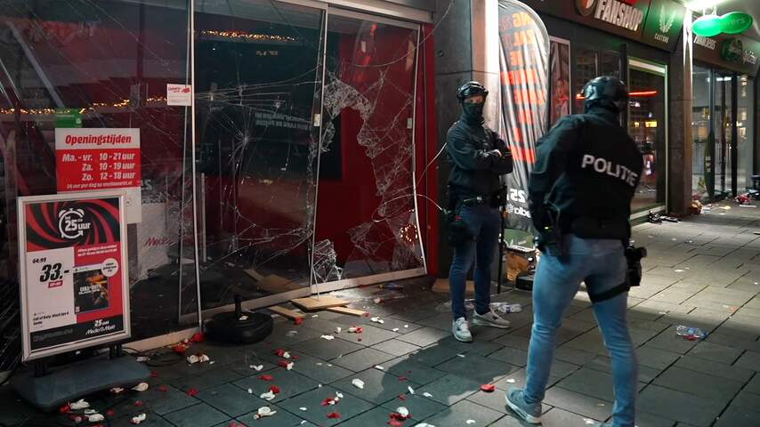 Politie grijpt in na opstootjes bij kortingsactie MediaMarkt in Rotterdam
