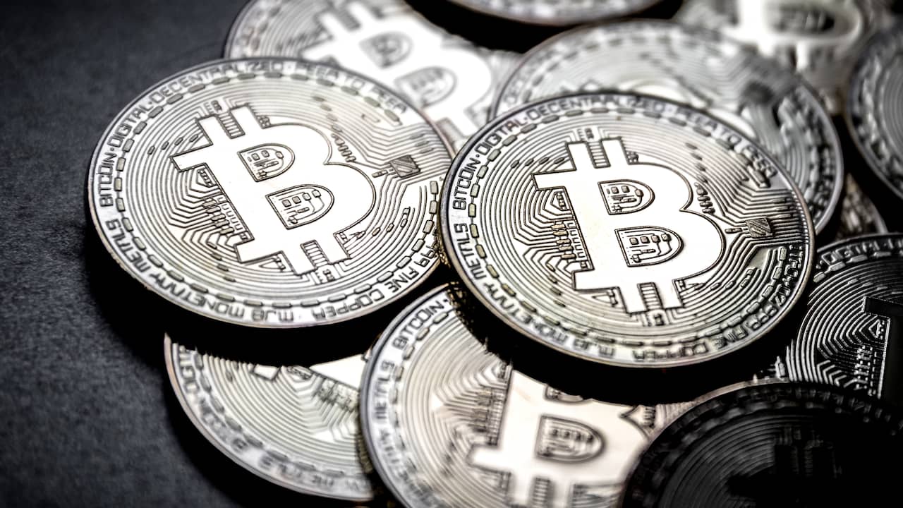 Koers bitcoin blijft maar dalen en schiet onder de 100.000 dollar |  Economie | NU.nl