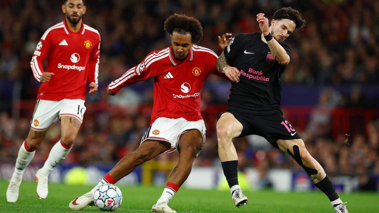 Zirkzee geeft hakje op Martínez die scoort voor United na fout keeper