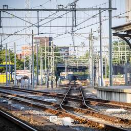Landelijke ov-staking tegen bezuinigingen op sociale zekerheid begonnen