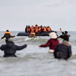 Recordaantal migranten kwam woensdag per boot aan wal in het VK