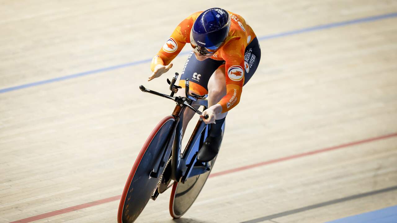 Baanwielrenster Van de Wouw grijpt in wereldrecord EK-goud op kilometer tijdrit