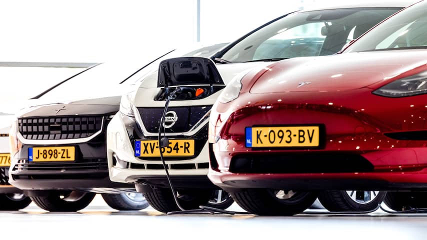 Meer nieuwe personenauto's verkocht, elektrische verkoop bereikt hoogtepunt