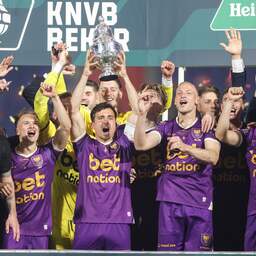 Go Ahead Eagles wint voor het eerst KNVB-beker na penaltyserie tegen AZ