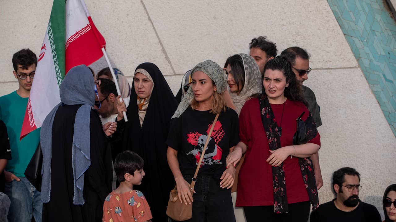 Deel Iraniërs hoopte tevergeefs op val regime: 'Pak slaag voor ...