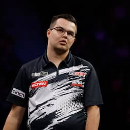 Van Veen verrassend snel klaar in Duitsland, Van Gerwen boekt simpele zege