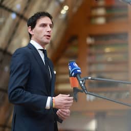 EU laat industrie meer uitstoten, maar zegt klimaatkoers vast te houden
