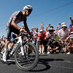 Live Tour | Van der Poel onderweg in zware tijdrit, later Pogacar en Vingegaard