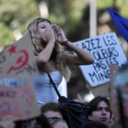 Frankrijk wil alle lessen op middelbare scholen deze week schrappen voor overleg