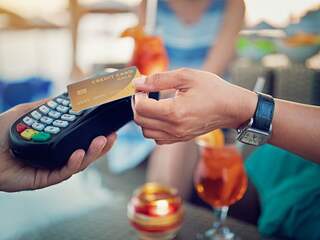 Creditcard aanvragen voor de vakantie? Deze vijf dingen moet je weten