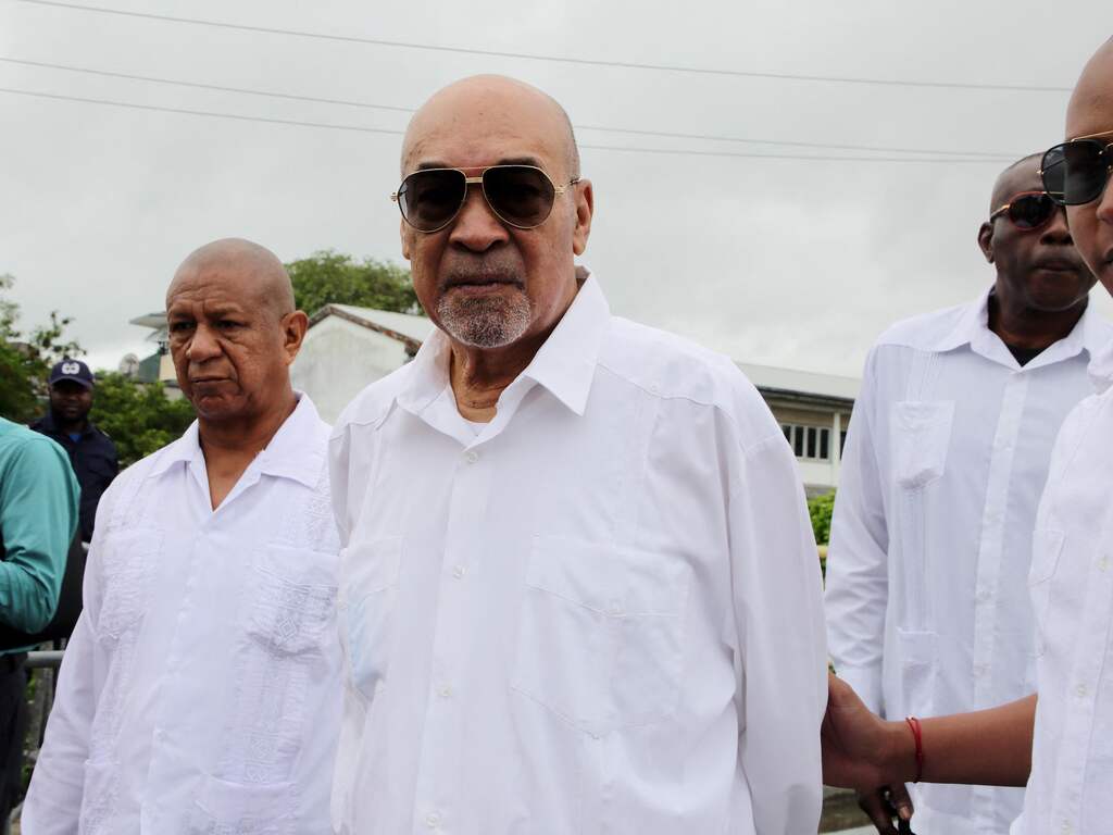 Gevluchte Desi Bouterse drie maanden na veroordeling op opsporingslijst Interpol