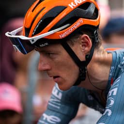 Live Giro | Arensman onderweg in koninginnenrit, bekijk de koerssituatie