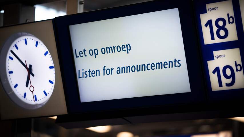 NS-medewerkers houden de loketten gesloten