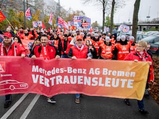 Werknemers Mercedes in protest, nog altijd crisis in Duitse auto-industrie