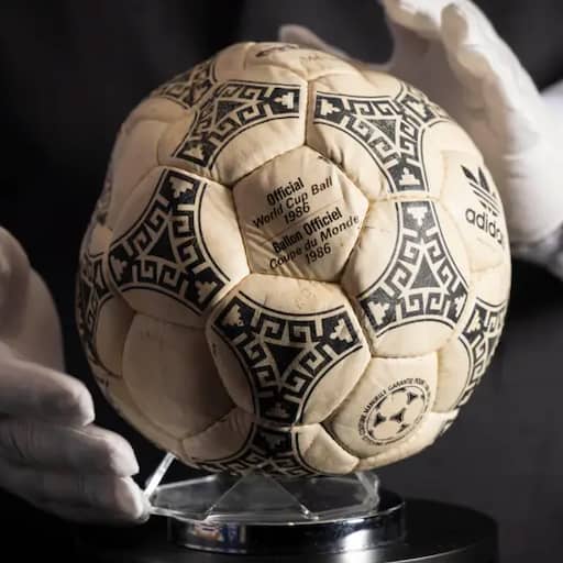 Bal van 'Hand van God'-goal Maradona voor 'slechts' 2,9 miljoen euro geveild