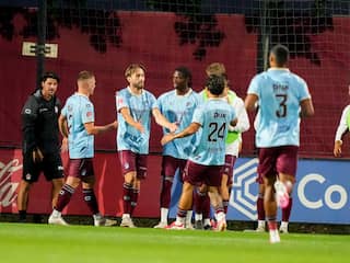 FC Emmen wint spektakelstuk met tien goals bij Jong Ajax, eerste zege Vitesse