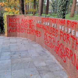 Sovjet-ereveld in Leusden opnieuw beklad met leuzen over communisten