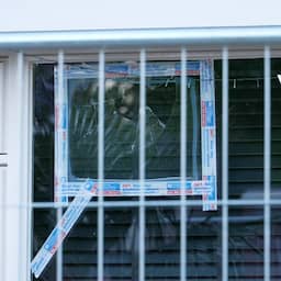 Video | Ingegooide ramen bij huizen in Stadskanaal na onrust