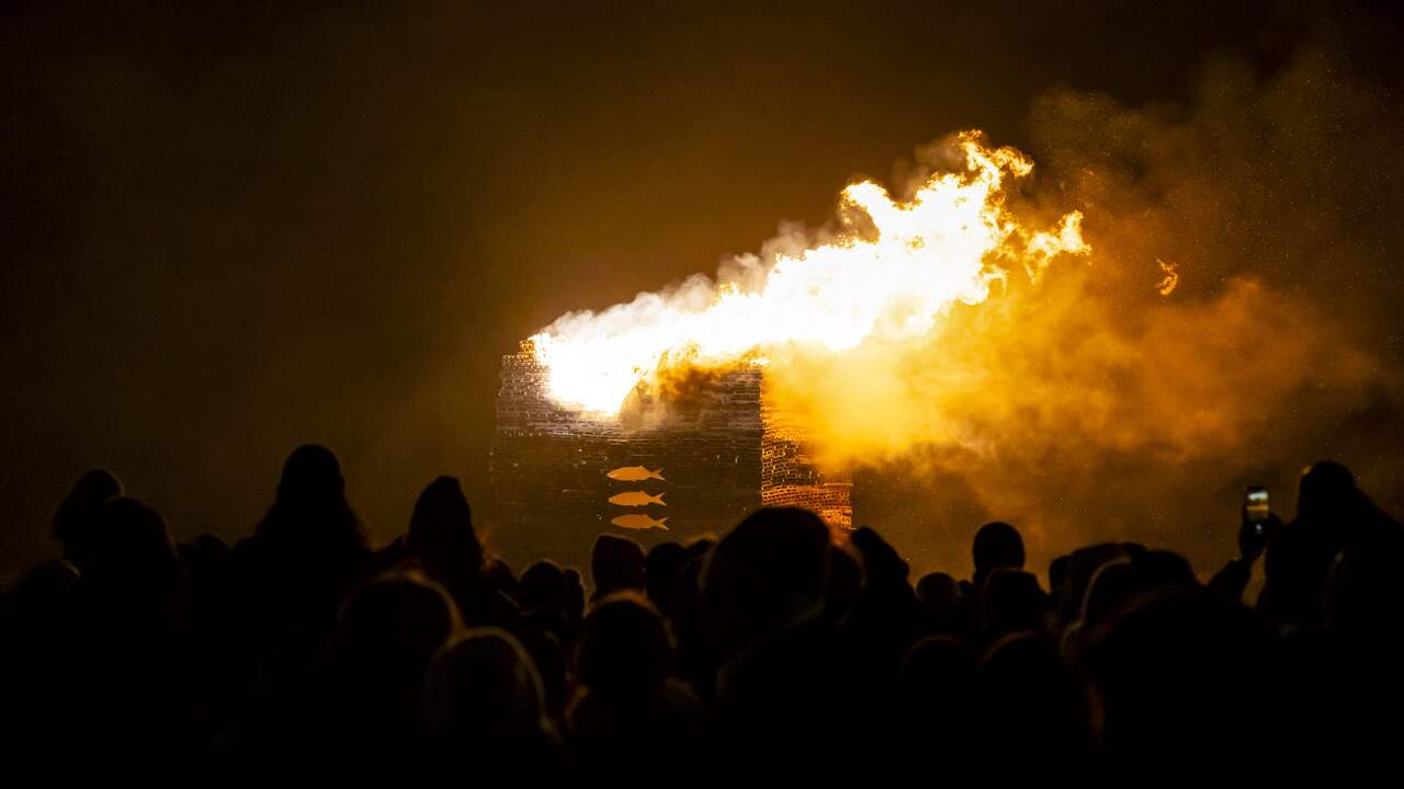 Fikkie stoken voor gevorderden: hier komt de vreugdevuurtraditie vandaan