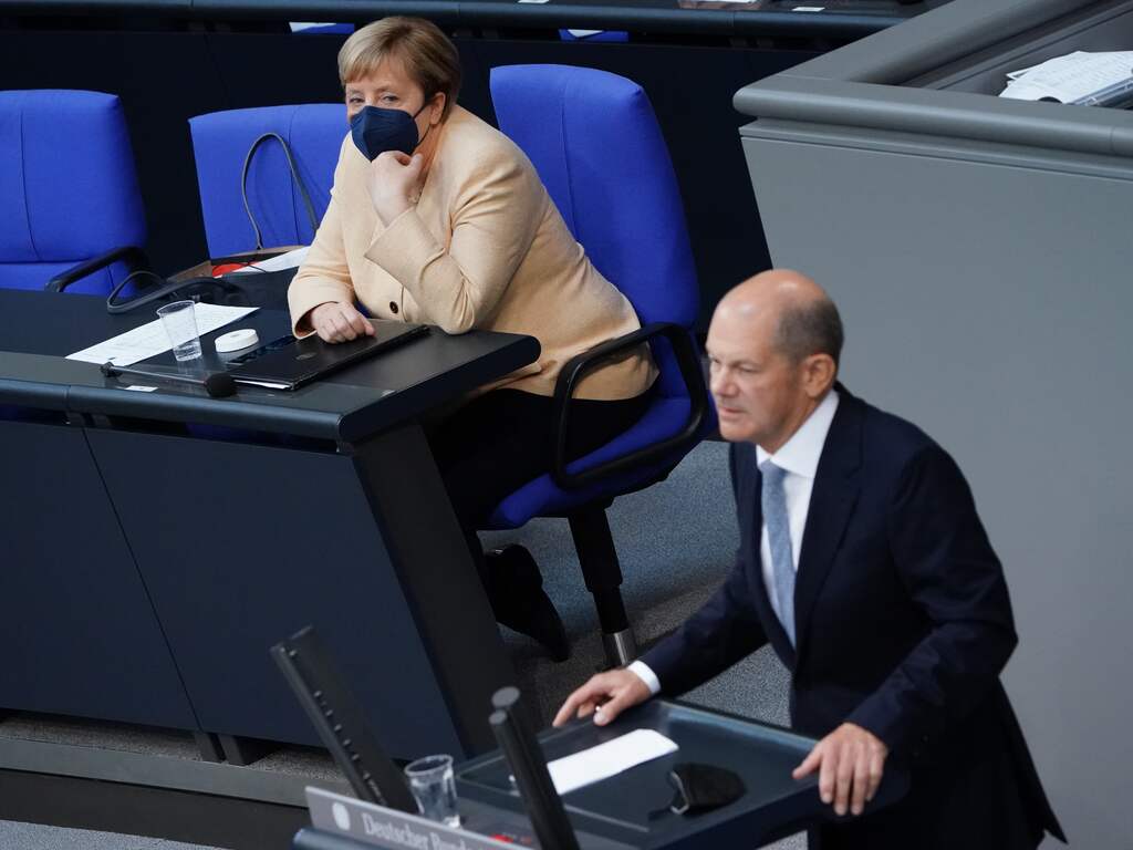 Merkel waarschuwt voor linkse coalitie in mogelijk laatste speech in Bondsdag