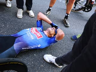 Teruglezen | Van der Poel helpt Philipsen met meesterlijke kopbeurt aan ritzege