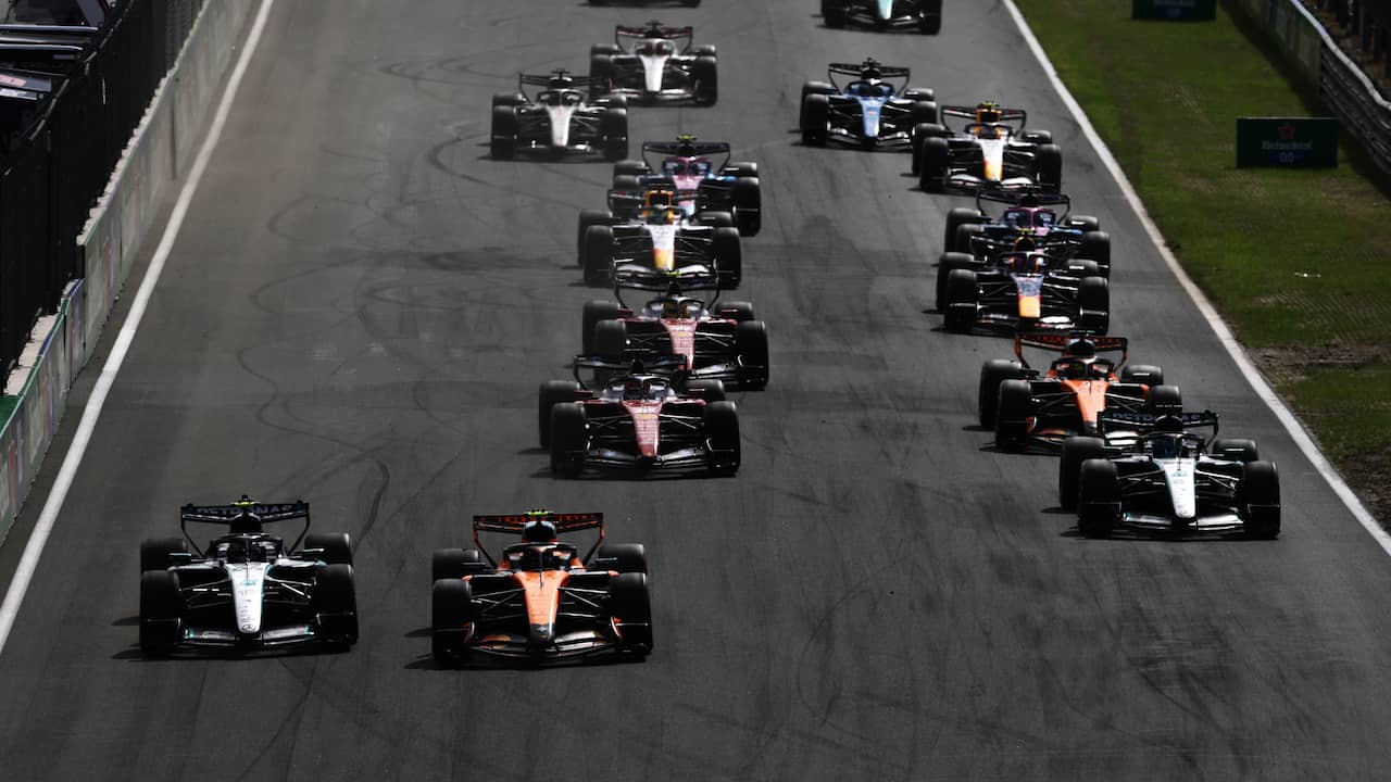 Live F1 | Rode vlag na crash Verstappen in openingsronde op nat Zandvoort