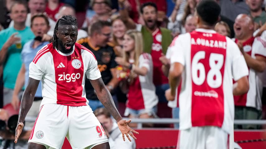 Ajax gaat Conference League in na doelpuntrijke thuiszege en hoofdrol Arokodare