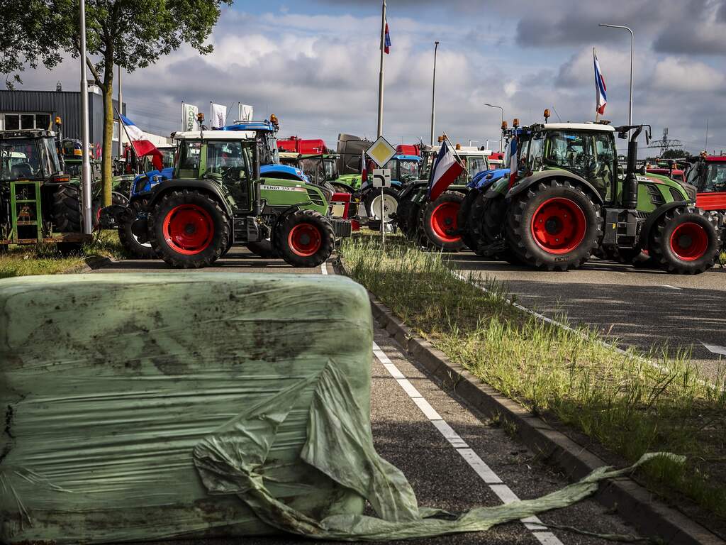 Boerenprotest distributiecentrum Albert Heijn in Zwolle