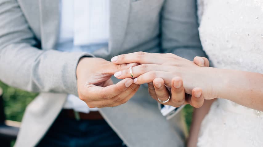 Organiseer je binnenkort een bruiloft? 'Borrel niet langer dan 1,5 uur'