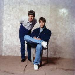 Oasis-album uit 1995 keert na aankondiging reünie terug op Nederlandse hitlijsten