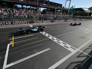 Verstappen komt twee tienden tekort om Russell van zege te houden in Bakoe