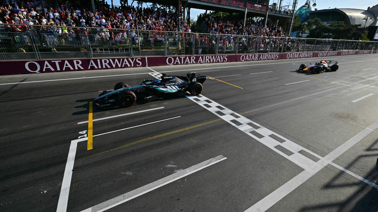 Foto bij Verstappen komt twee tienden tekort om Russell van zege te houden in Bakoe