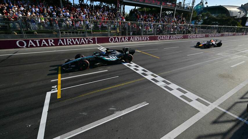 Foto bij Verstappen komt twee tienden tekort om Russell van zege te houden in Bakoe