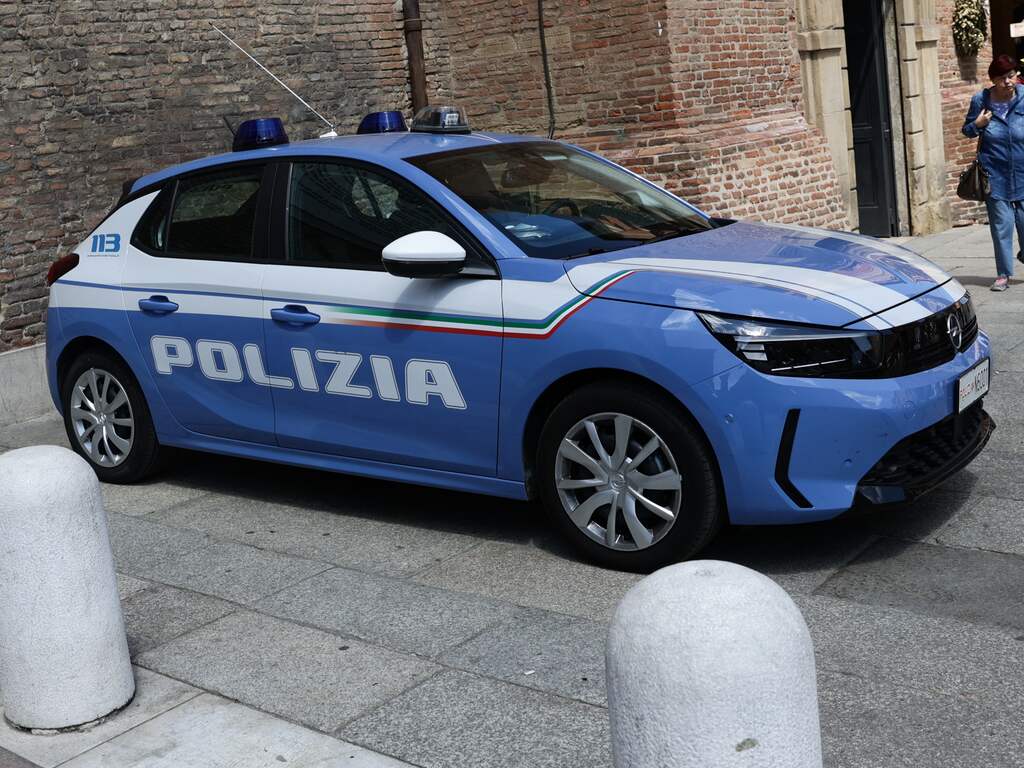 Vrouw in Italiaanse kustplaats doodgereden door bulldozer die over strand reed