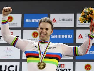 Harrie Lavreysen schrijft geschiedenis met vijfde wereldtitel op de keirin