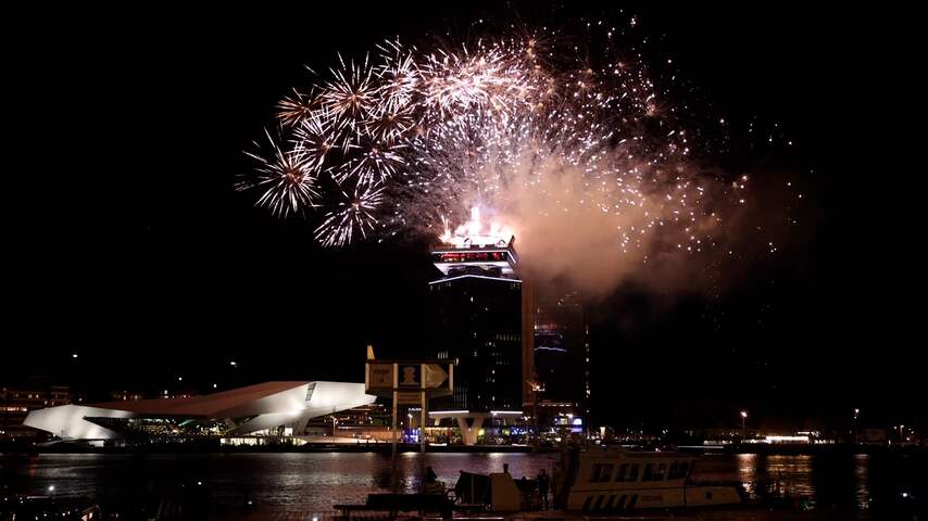 Bekijk beelden van de uitgestelde vuurwerkshow in Amsterdam