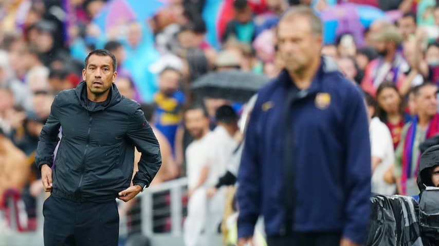Van Bronckhorst verdedigt juichende Steijn na 5-1-verlies Feyenoord in Barcelona
