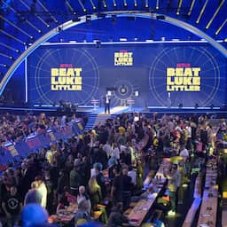 Littler redt het niet in Netflix-dartsshow en moet prijzenpot aan Sherrock laten
