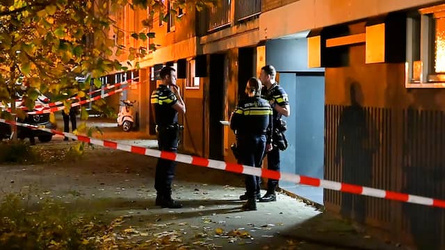 Hulpdiensten op de been bij flat in Rozenburg waar politie man doodschoot