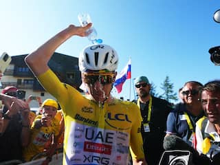 Pogacar verpulvert klimrecord van Pantani op Alpe d'Huez en dankt ploeggenoten