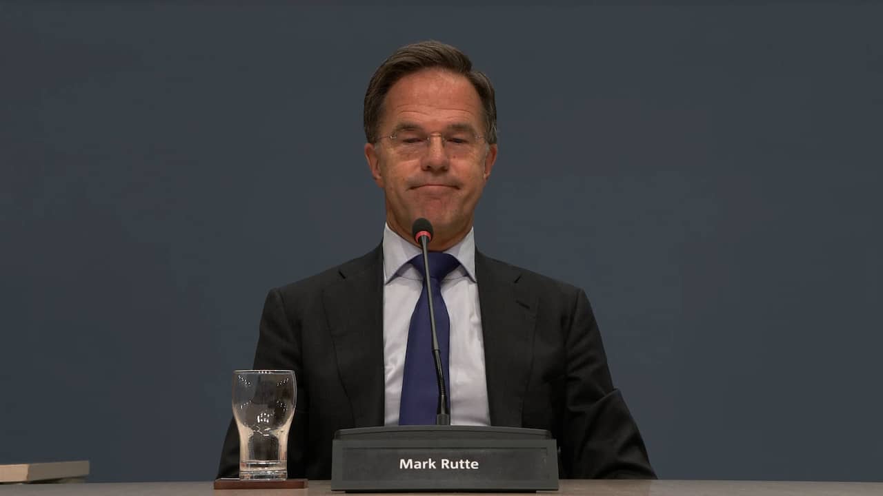 Foto bij Video | Rutte geïrriteerd door voorlezen appjes tijdens coronaverhoren