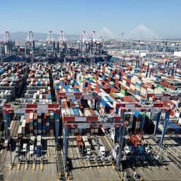 Global economic growth slows this year and remains under pressure