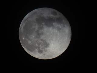 Onomstotelijk bewijs gevonden voor water op de maan
