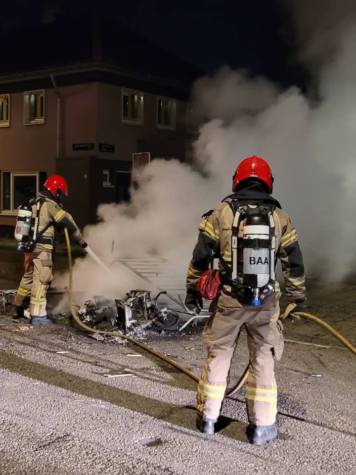 ME treedt op bij onrust in Amsterdam-Noord
