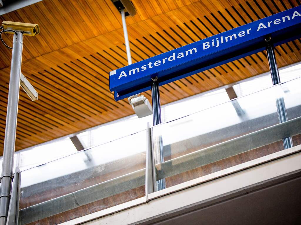 Op station Bijlmer mishandelde man zou minderjarige tegen wil hebben gekust