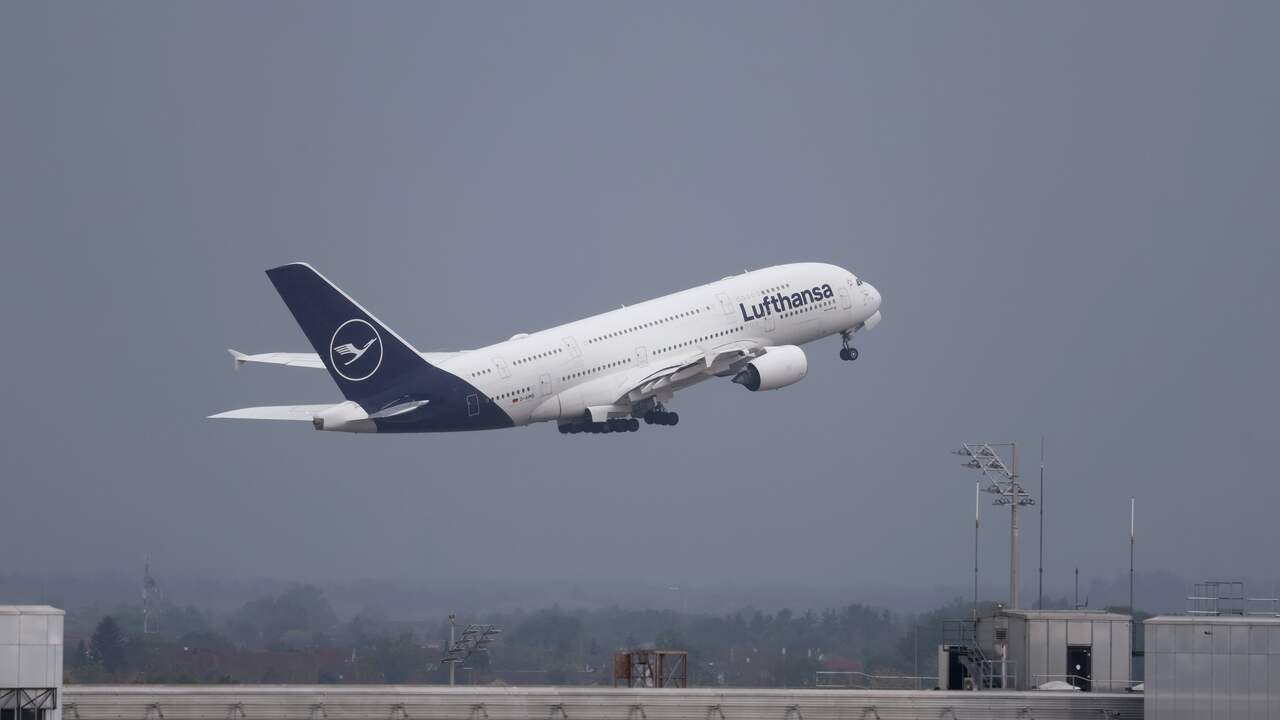Foto bij Vliegtuig maakt ongeplande landing in Lyon vanwege brandende powerbank