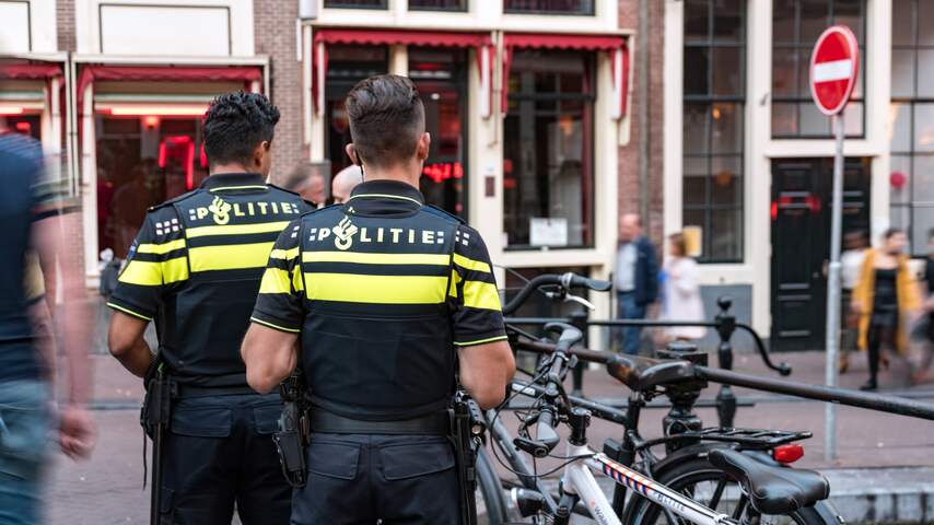 Foto bij Automobilist bekeurd voor rijden met twee benen in het gips