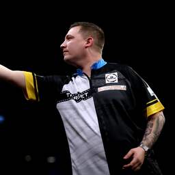 Live darts | Dobey klopt Bunting en wint Premier League-avond in Ahoy